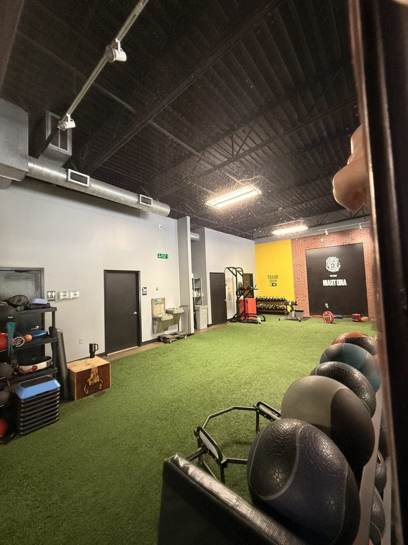 Yes Fit functional turf training area The Woodlands gym - spacious and uncrowded