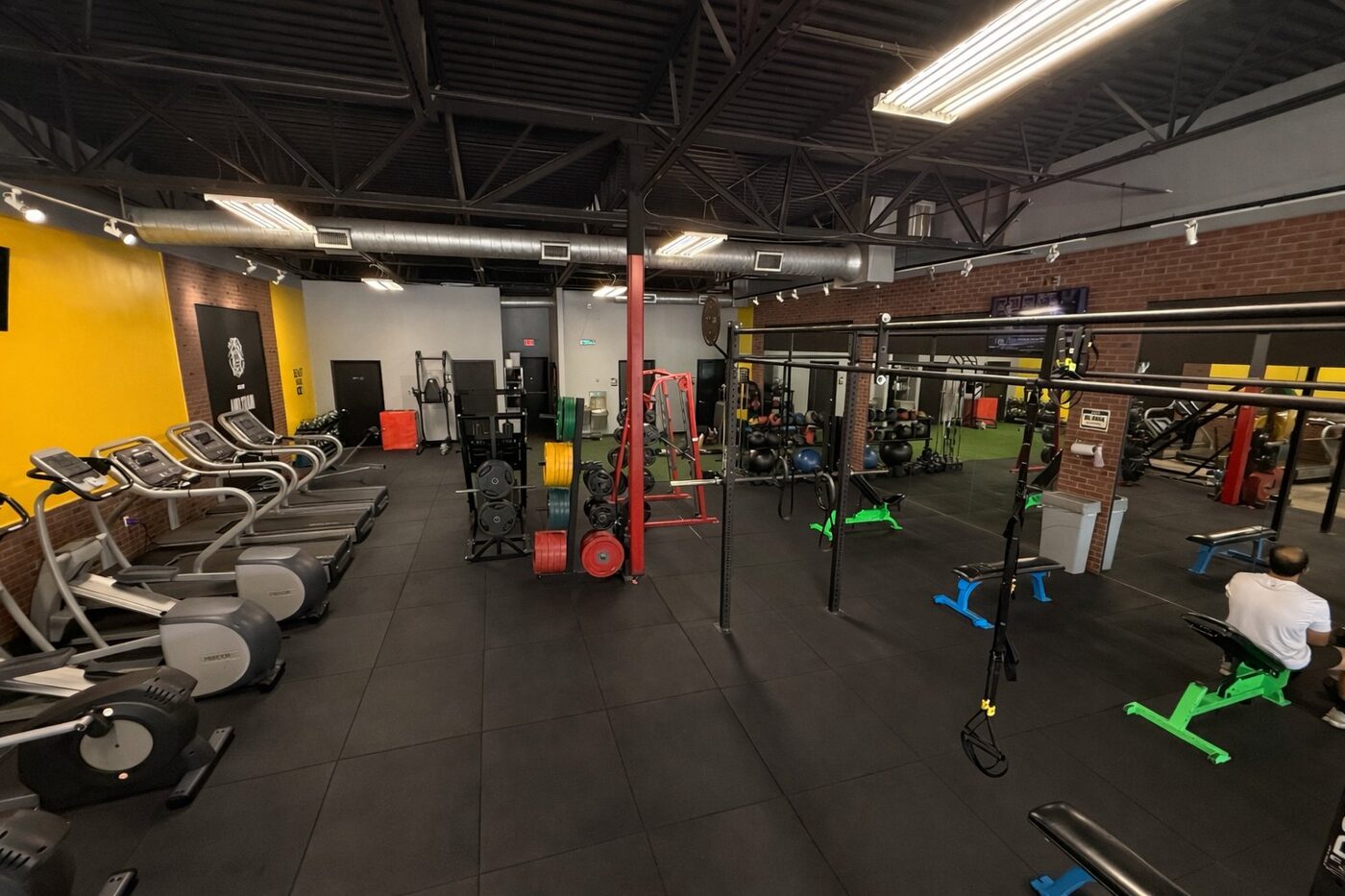 Yes Fit open gym floor The Woodlands Texas - spacious layout no crowds 24 hour access